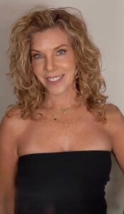 PEG MUNSON SELECTED FOR THE BOMBSHELL BOSS BABES AWARD BY IAOTP